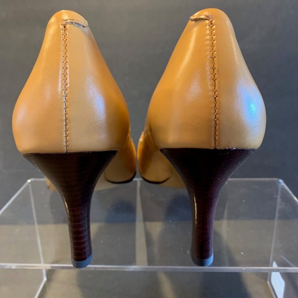 Anne Klein Womens New 7.5M Beige Pump w Fringe and Gold Hoop features on Toes - Picture 4 of 6